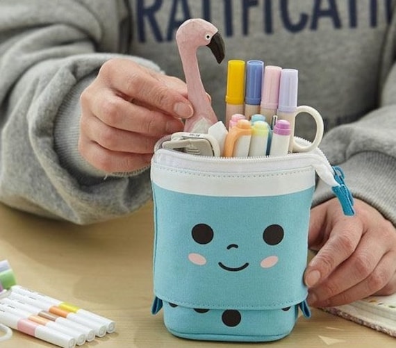 Distributor Cartoon Cavnas Cute Girls Pencil Case Pen Bag - China Pencil  Bag, Pen Bag
