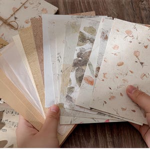 Collezione di 30 carte speciali miste / Carta assortita / Carta con texture retrò vintage | Confezione di effimeri di diario spazzatura Forniture per collage e scrapbooking