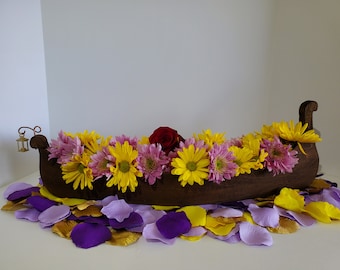 Large Tangled-themed Boat Centerpieces