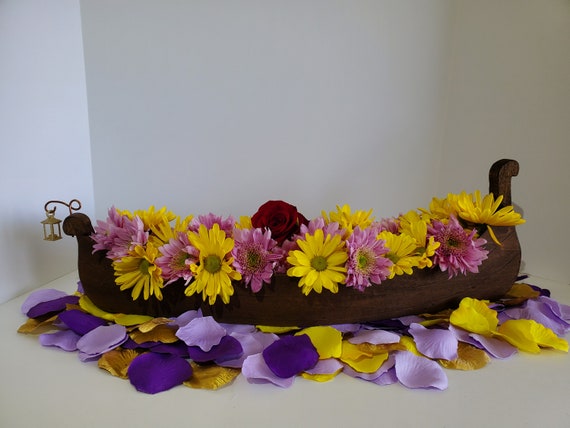 Tangled-themed Boat Centerpieces 