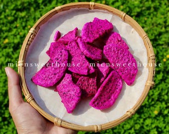 Gefriergetrocknete rote Drachenfrucht: knuspriger mt knuspriger Snack aus Vietnam