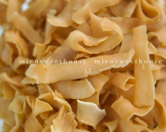 クリスピーココナッツチップス：ナチュラルヴィーガンスナック - Ben Tre Specialty