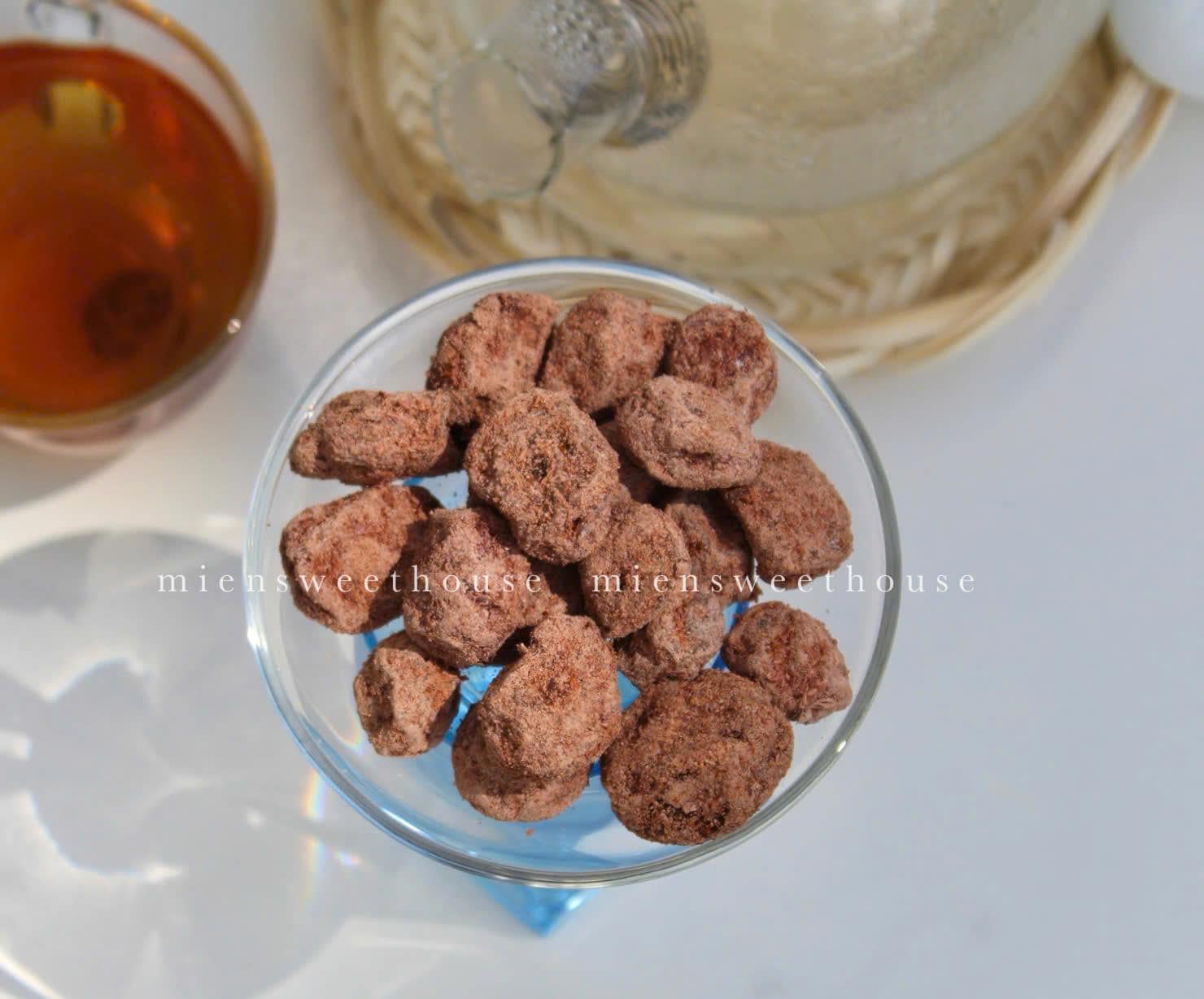 Salted dried plum - Li hing mui - Xí muội - salted plums - Vietnamese salted plums - Saladitos - Dried Plum - Preserved Plums