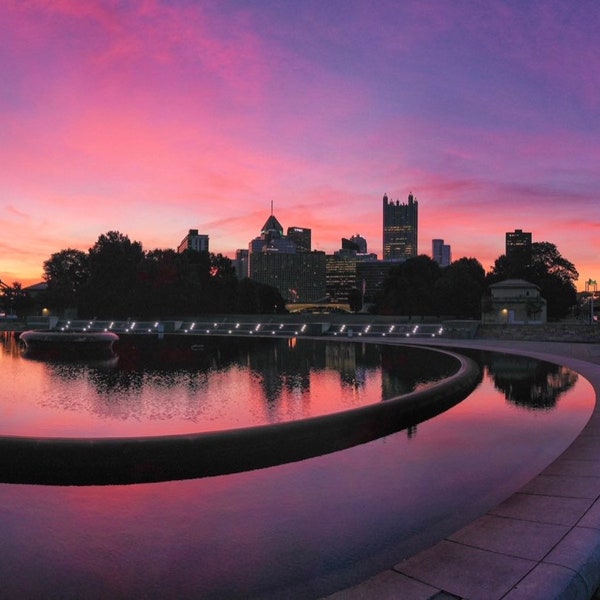 Amanecer en el horizonte de Pittsburgh - el punto