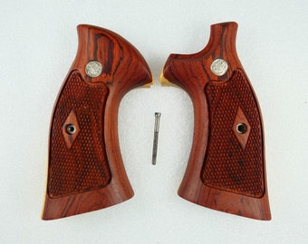 686 ROUND BUTT GOLD MED NICE PAIR # 2 L FRAME MODEL 66 COMBAT GRIPS FOR S/&W K