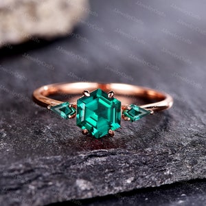 Hexagon Emerald Ring Silver Rose Gold ay Birthstone Engagement Ring Lab-treated Emerald Bridal Ring 3 Stone Ring Promise Ring Gift For Women