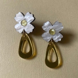 Flower Earrings - Clementine Dangles - Pearl