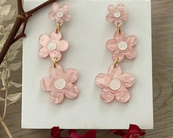 Daisy Dangles in Ripple Pink