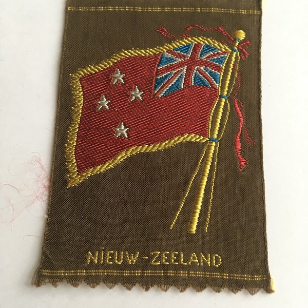 Vintage Nieuw Zeeland Flag woven brown silk tobacco patch/card  through Country Towns Villages  in Holland Original c1930 7.00cm x 5.00cm