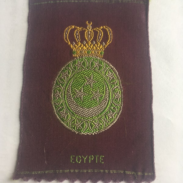 Vintage flag/standard of Egypte  purple woven silk tobacco patch/card made  in Holland Original c1930 7.00cm x 5.00cm Egypt