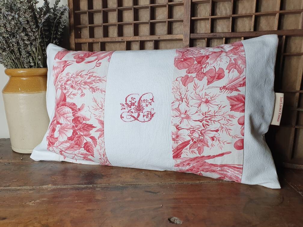 Coussin Monogrammé Fait à La Main, Français et Vintage