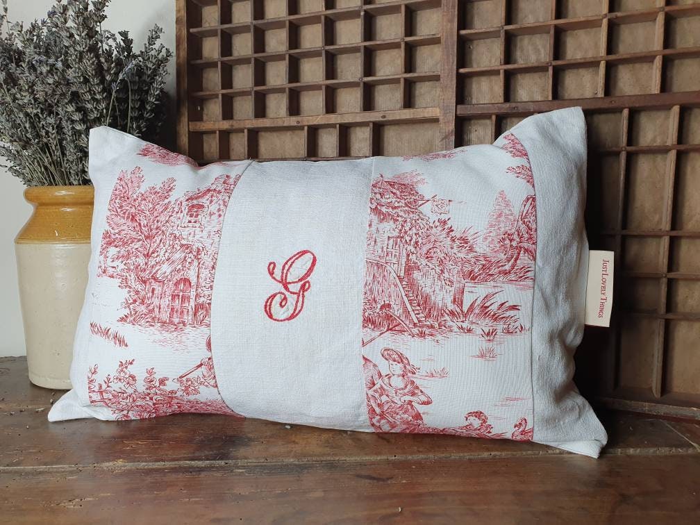 Fait à La Main, Vintage G' Coussin en Tissu Toile de Jouy Monogrammé Rouge et Blanc.
