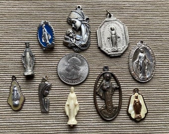 Tribute to Virgin Mary, beautiful lot of medals, shrines and one brooch, in very nice condition