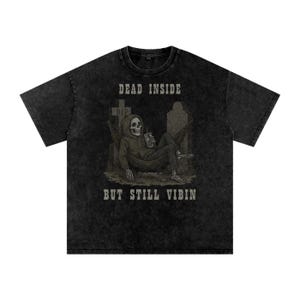 Dead Innen aber immer noch Vibin Shirt | Lustiges Skelett T-Shirt | Skelett 90er Jahre Vintage Style, Retro Y2k Skelett Shirt | Tolles Kaffee Shirt