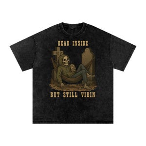 Dead Innen aber immer noch Vibin Shirt | Lustiges Skelett-Grafik-T-Shirt | Gothic Vintage Ästhetisches T-Shirt | Schlangen Spiel Streetwear
