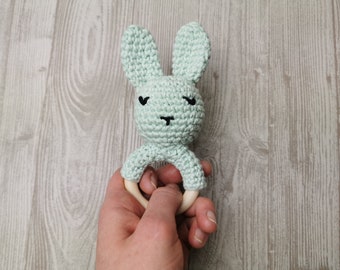 Baby Rassel Hella Hase, Beißring, Babygeschenk, Geschenk zur Geburt, Baby Spielzeug, Kleinkindspielzeug, Häkeltier, Amigurumi