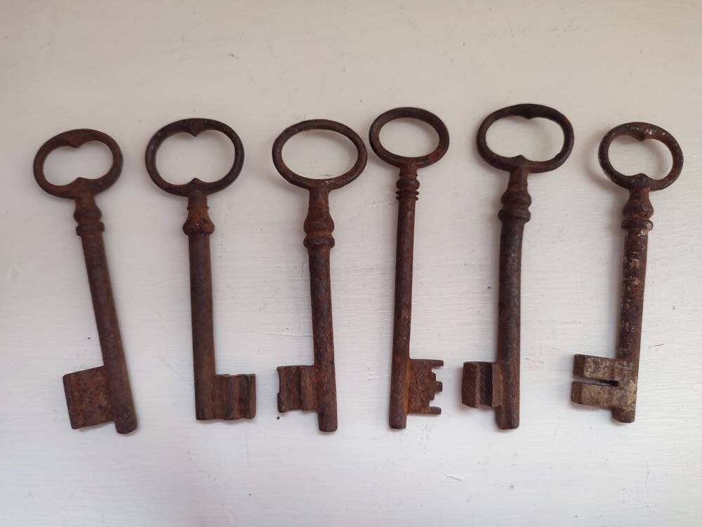 6 Rusty Old Skeleton Keys Vintage/Antique Ensemble Complet Key Ring Barn Find