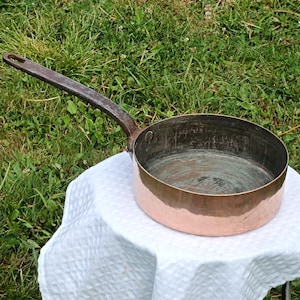 Antique Hammered Copper Saute Pan French 1900s Finition Martelée 2mm Thick Rondeau Pan 24 cm Saucepan Cookware Professional Quality