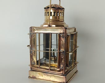 Lámpara de farol antigua para velas, luz industrial de 4 lados con cable y parte superior tipo catedral francesa.