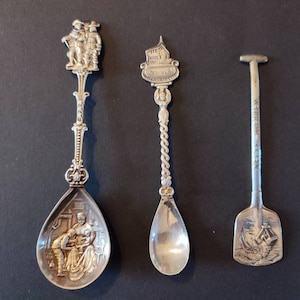 Dutch Souvenir Novelty Spoons Small Tea / Coffee Spoon Set of 3 Silverware Dutch Hubertus Hooykaas Kaajee