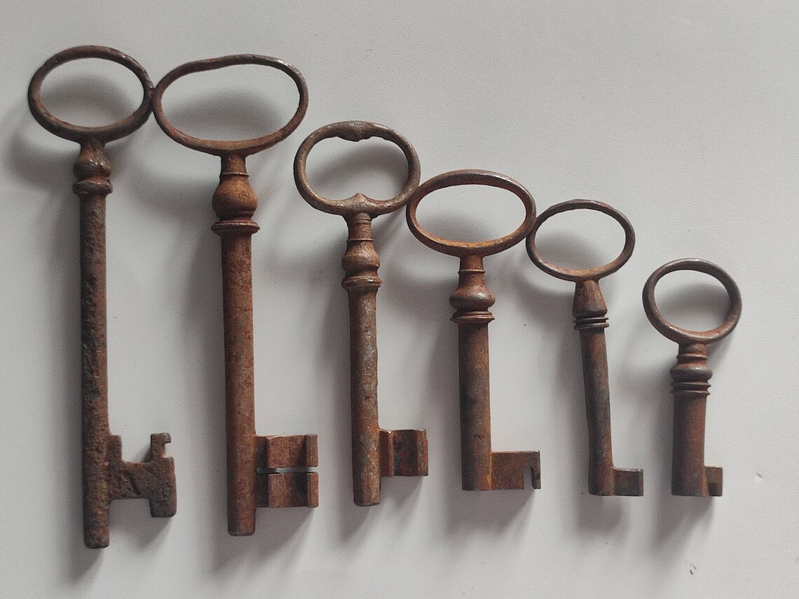 6 Rusty Old Skeleton Keys Vintage / Antique Complete Set Key Ring Barn ...