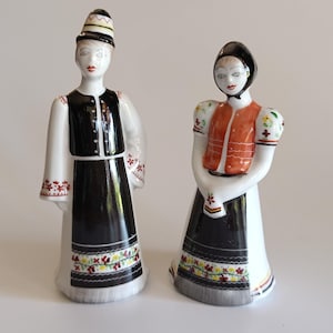 HOLLOHAZA Hungary Porcelain Figure PAIR of Figurine Folk Art