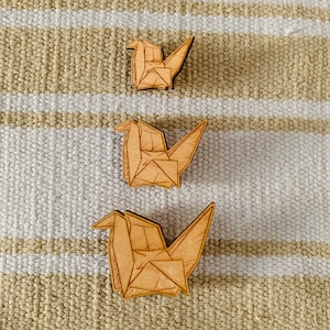 Hölzerne Origami Brosche