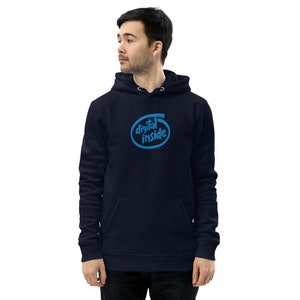 Può includere: Una felpa con cappuccio blu navy con una grafica blu di un chip di computer con il testo "digital inside" su di essa.