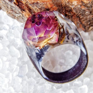 Flower Wood Resin Ring, Nature Ring, Wooden Ring, Terrarium Wood Ring, Epoxy Resin Jewelry, Resin Wood Ring with Flower, Flower Jewelry