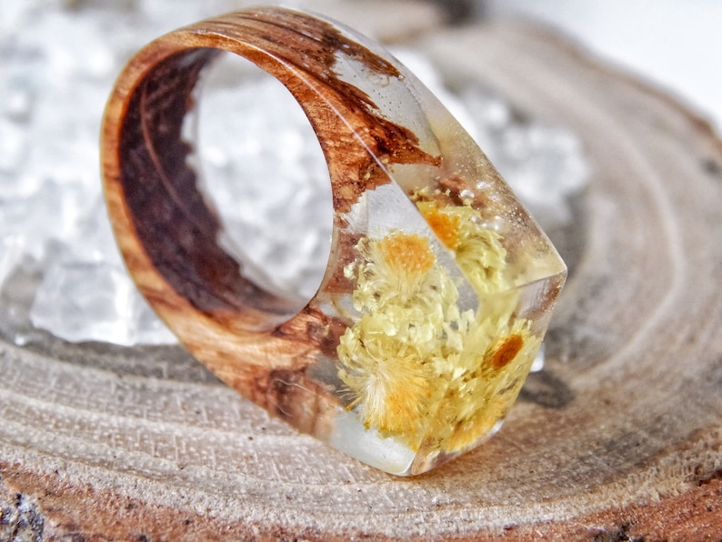 Real Flowers Ring Jewelry Resin Rings Wood Terrarium Wood Ring Resin Ring Women Nature Ring Resin Ring with Yellow Flowers