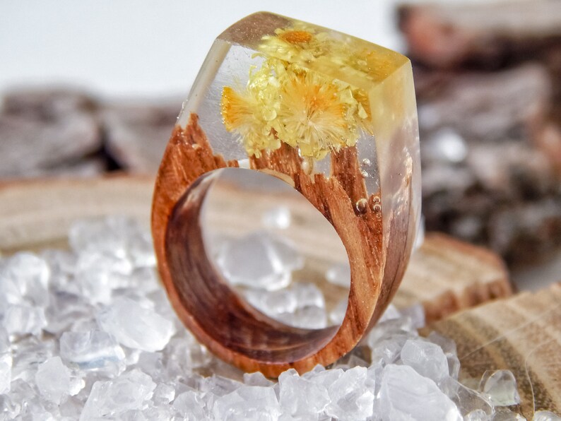 Real Flowers Ring Jewelry Resin Rings Wood Terrarium Wood Ring Resin Ring Women Nature Ring Resin Ring with Yellow Flowers