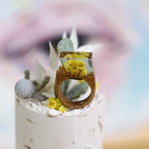 Resin Ring with Yellow Flowers, Nature Ring, Resin Rings Wood, Terrarium Wood Ring, Resin Ring Women, Real Flowers Ring Jewelry