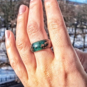 Wood Ring Band, Resin Wooden Ring, Unique Resin Wood Jewelry, Emerald Band Ring, Nature Oak Ring, Gift for Women