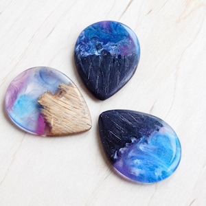Personalized Universe Wood Guitar Pick, Wood Resin Guitar Picks, Music Lover&#39;s Gift, Unique Resin Guitar Picks, Guitar Pick for Dad