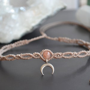 Choker necklace MOON DANCE with gemstone, moon pendant, choker macrame, macrame necklace moon, boho choker, gothic necklace, moon necklace, moonstone beige