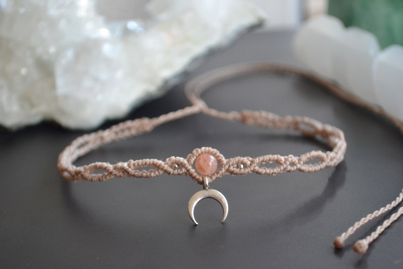 Choker necklace MOON DANCE with gemstone, moon pendant, choker macrame, macrame necklace moon, boho choker, gothic necklace, moon necklace, moonstone beige