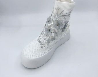 White Bow lace pearl wedding shoes bride Increase within shoes  light white canvas shoes Soft soled shoes