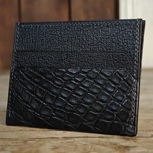 Tarjetero delgado de piel de cocodrilo. Cartera minimalista para hombre/mujer. Cartera marrón de cinco bolsillos. Tarjetero de lujo de piel color chocolate.