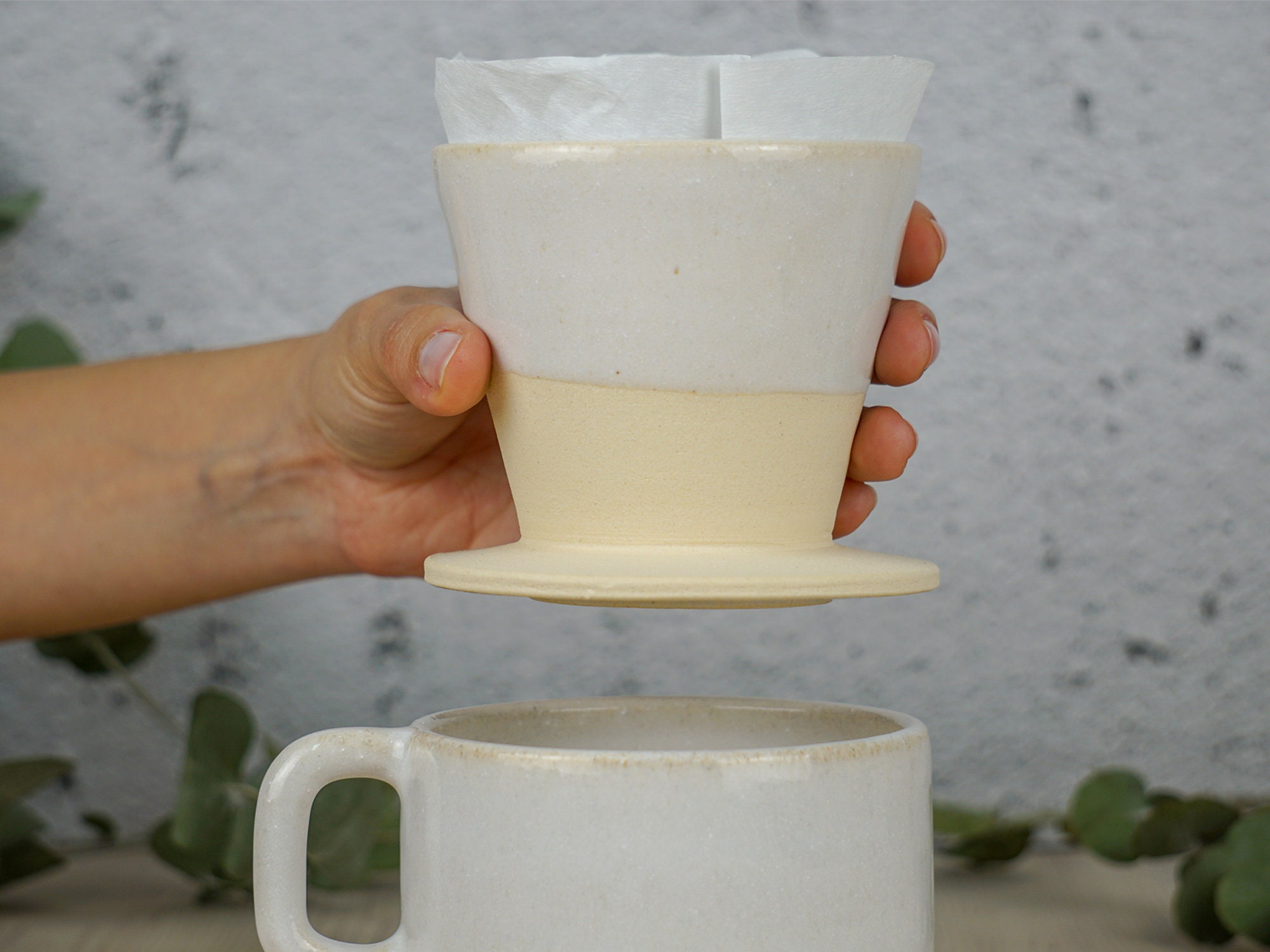 Verser en Céramique sur Du Café ou Goutteur de Fait à La Main