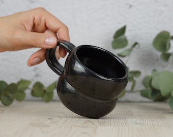 Mug en céramique noire, Mug noir fait main, Mug minimal, Mug à café rond