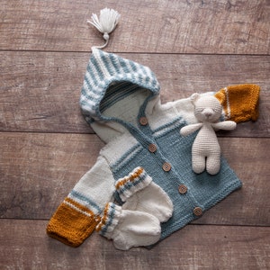 Zestaw dla niemowlaka: miś-przytulanka, sweter niemowlęcy z kapturem, skarpetki ręcznie dziane z wełny merynosa rozmiar 50/56 0-3 months. zdjęcie 1