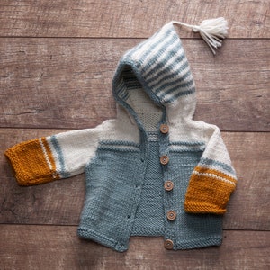 Zestaw dla niemowlaka: miś-przytulanka, sweter niemowlęcy z kapturem, skarpetki ręcznie dziane z wełny merynosa rozmiar 50/56 0-3 months. zdjęcie 2