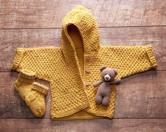 Baby set newborn: hooded sweater, hand knitted socks made of merino wool and bear hood, size 60/68 (3-6 months).