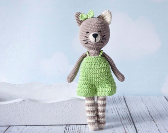 Kotek w zielonej sukience dla dziewczynek na szydełku w 100% z bawełny