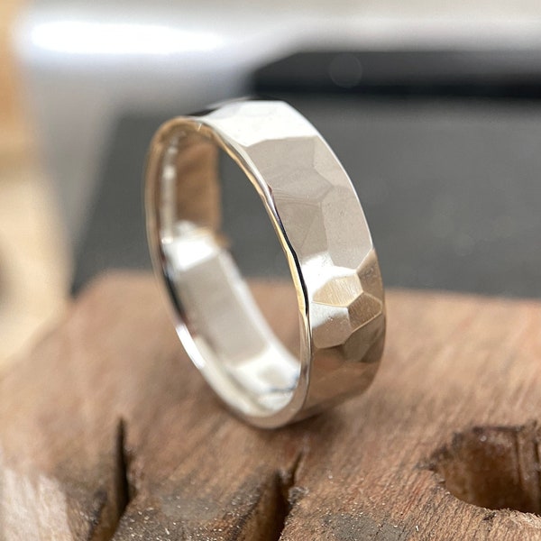 Hammered Argentium Sterling Silver Ring - 3mm to 6mm Wide Band - Minimalist Polished Geometric Faceted 935 - Personalised Engraved Inside