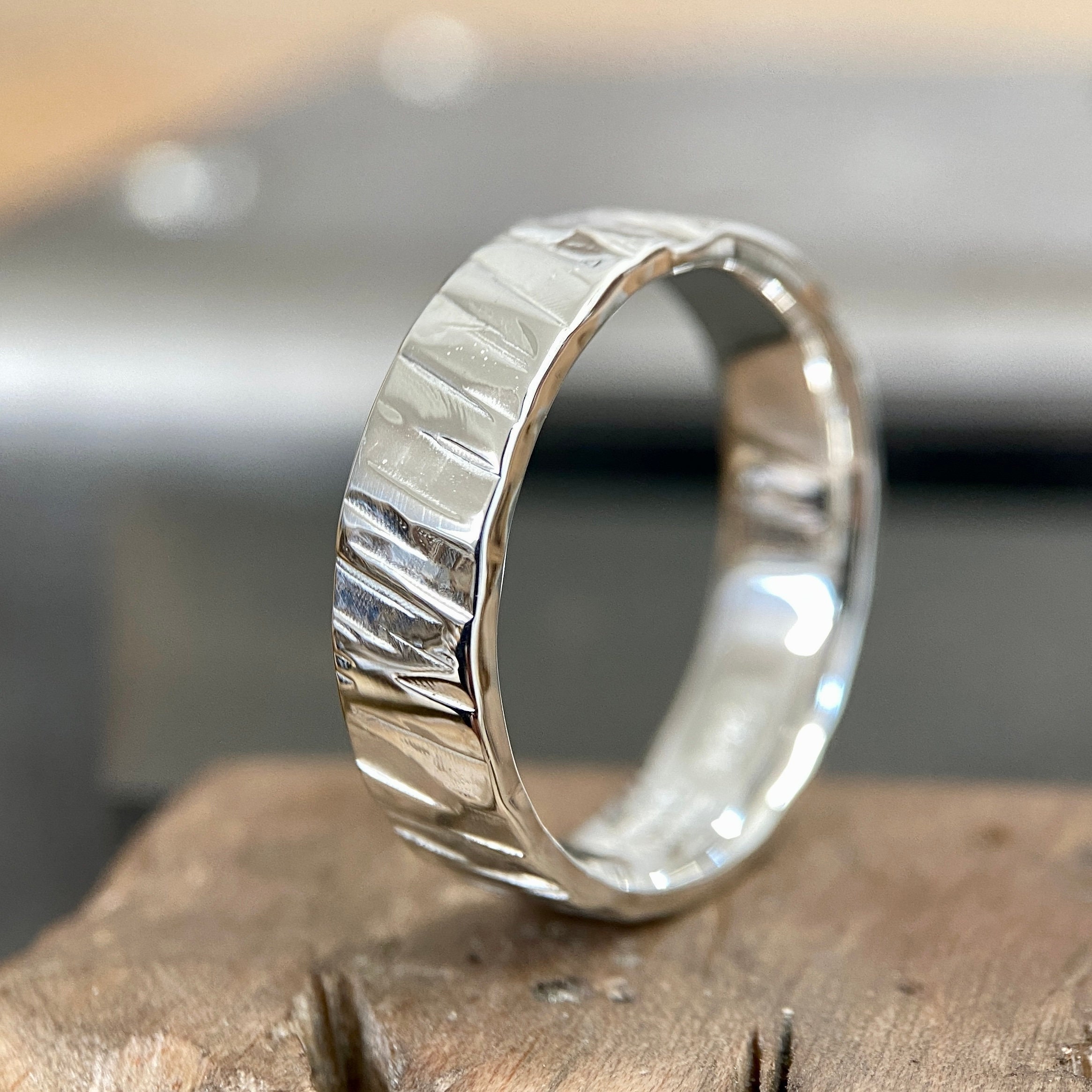VAULTROOM SONMIN RING 14号 シルバー925 Cross Hammered Argentium Silver Ring - 3mm to 6mm Wide - Rustic