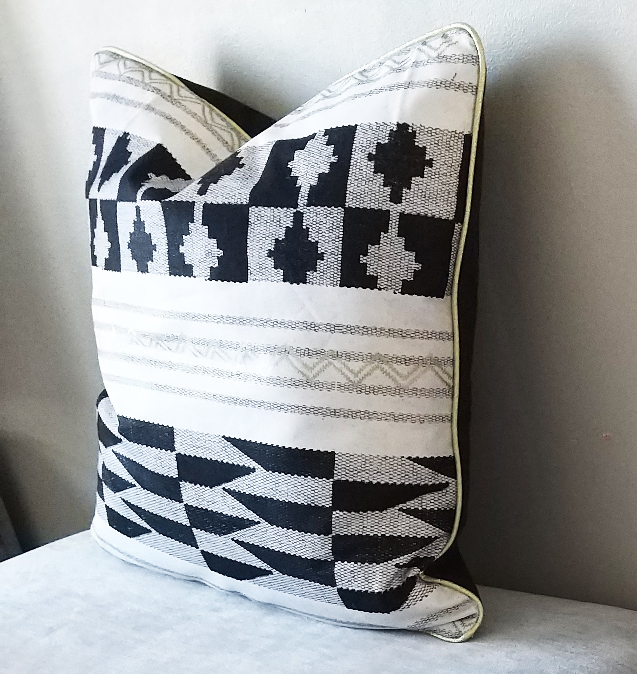 Coussin Bi Matiere Coton Bogolan et Velours