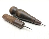 Set of two antique awls 1930s - Primitive hand tools - Handmade awls - Leather tools for hole maker - Alws with wooden handles - Craft tools
