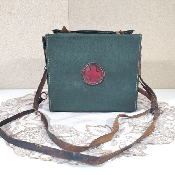 Vintage military medical bag - Green faux leather doctor bag - Army field medical box - First aid bag - Red cross - Emergency medic bag 70's