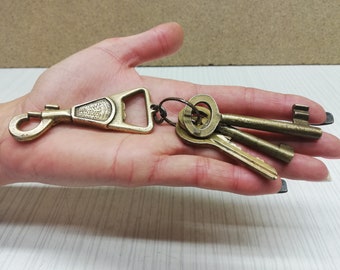 Vintage keychain with 3 keys - Brass kit - Brass key holder - Brass skeleton keys - Set Steampunk style - Mens gift - Collectors&#39; kit of 60s